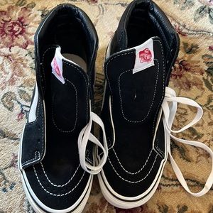 Vans HighTop Shoes - Size 7